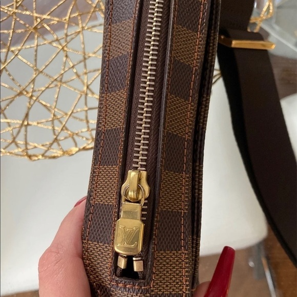 Louis Vuitton damier pouch - Picture 2 of 9